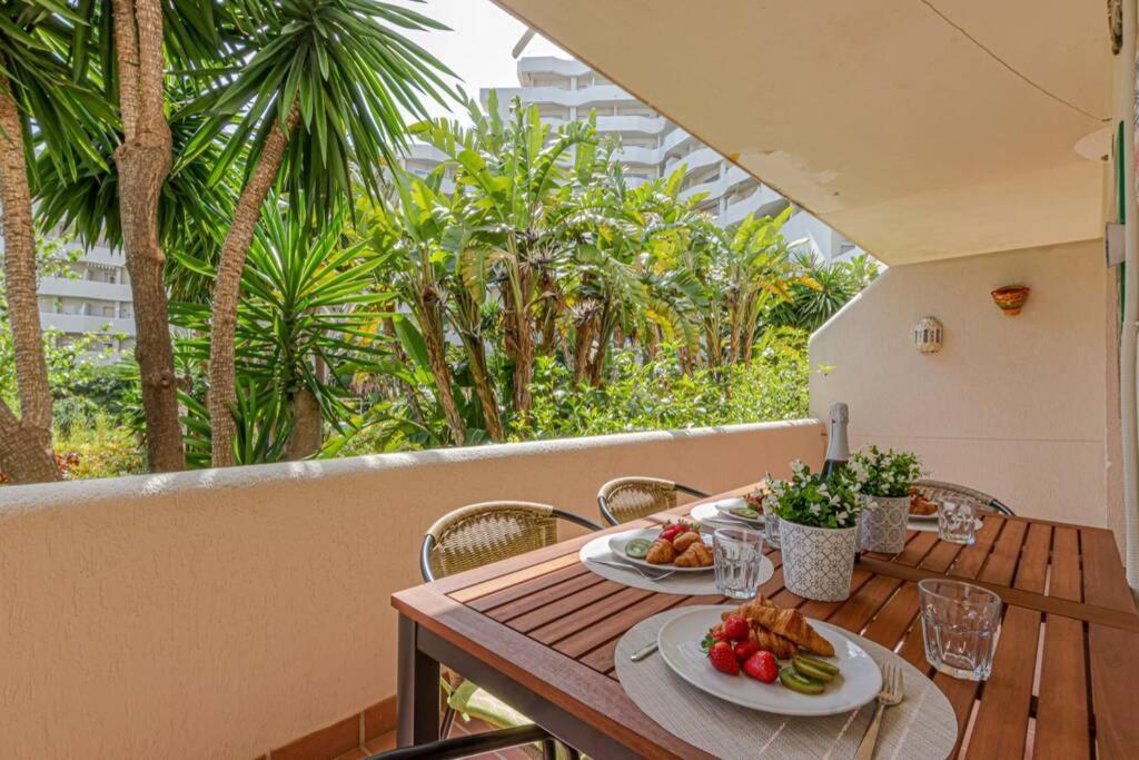 797 Holiday Rentals- Precioso piso con vistas al jardin en Benalbeach Benalmádena Exterior foto