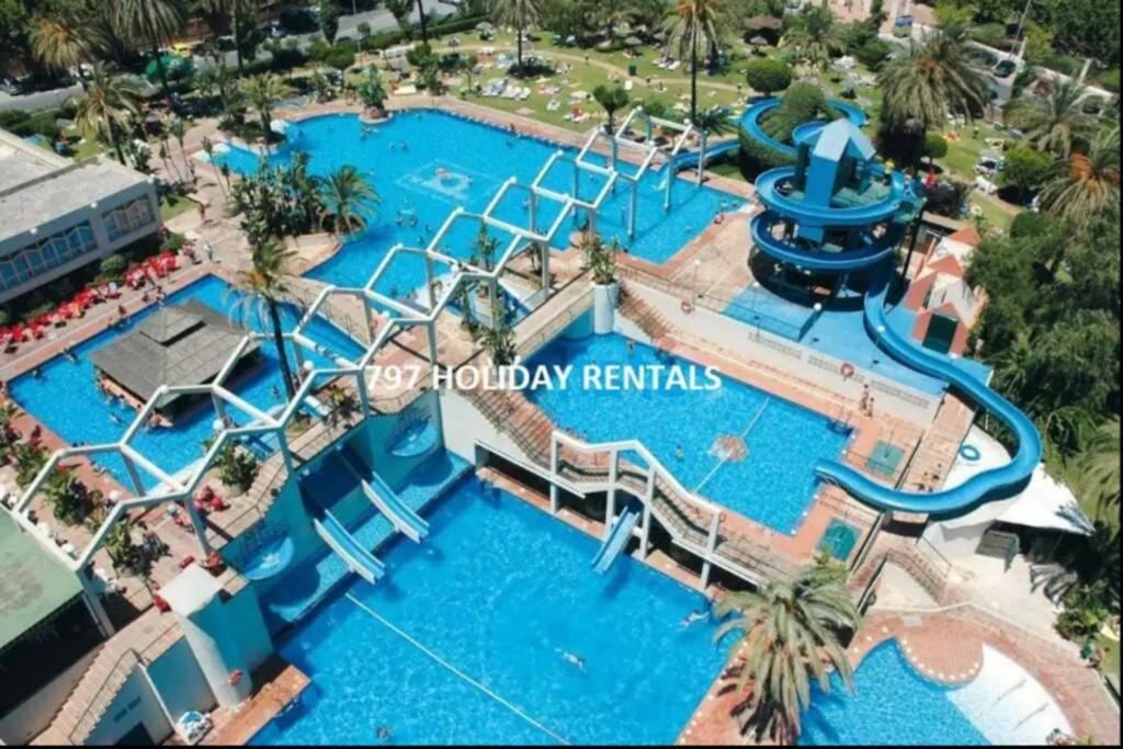 797 Holiday Rentals- Precioso piso con vistas al jardin en Benalbeach Benalmádena Exterior foto