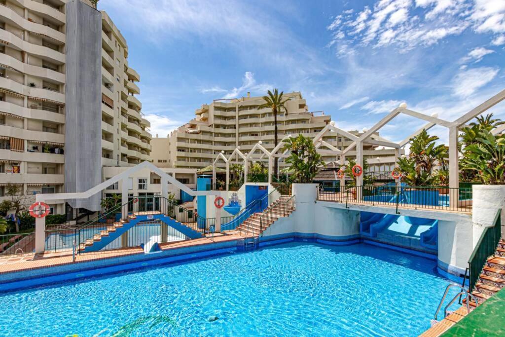 797 Holiday Rentals- Precioso piso con vistas al jardin en Benalbeach Benalmádena Exterior foto