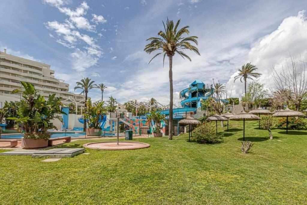 797 Holiday Rentals- Precioso piso con vistas al jardin en Benalbeach Benalmádena Exterior foto