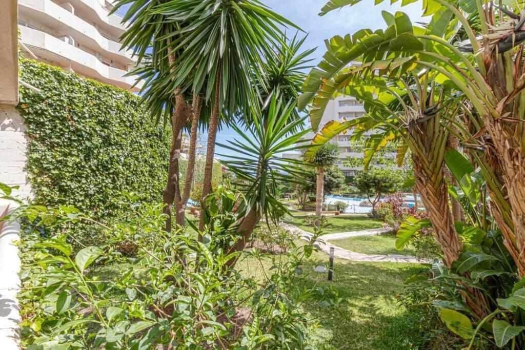 797 Holiday Rentals- Precioso piso con vistas al jardin en Benalbeach Benalmádena Exterior foto